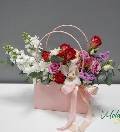 Small bag with white stock, roses, and eustoma photo 394x433